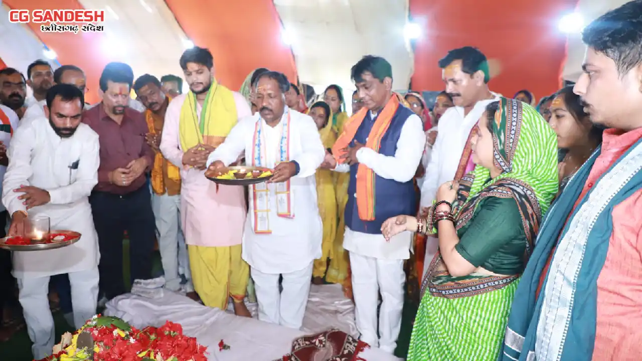 महासमुंद : रुद्राभिषेक में शामिल हुए भाजपा प्रदेश संगठन महामंत्री पवन साय