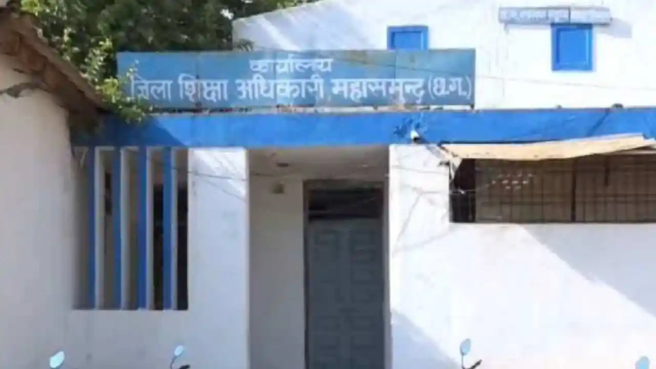 महासमुंद : झूठ से राहत, दोषी शिक्षक को मिली सजा में डीईओ ने ... - CG Sandesh