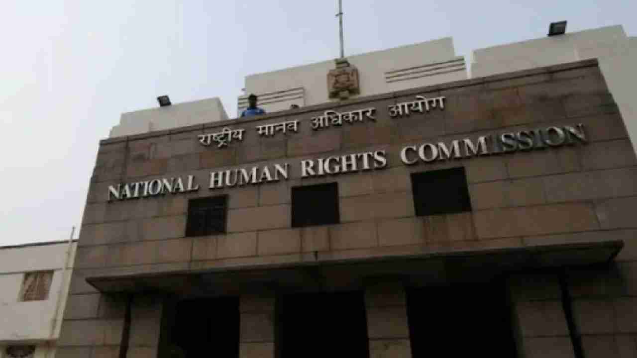 शिक्षक ने छात्रों को कमरे में किया बंद... एनएचआरसी ने लिया स... - CG Sandesh