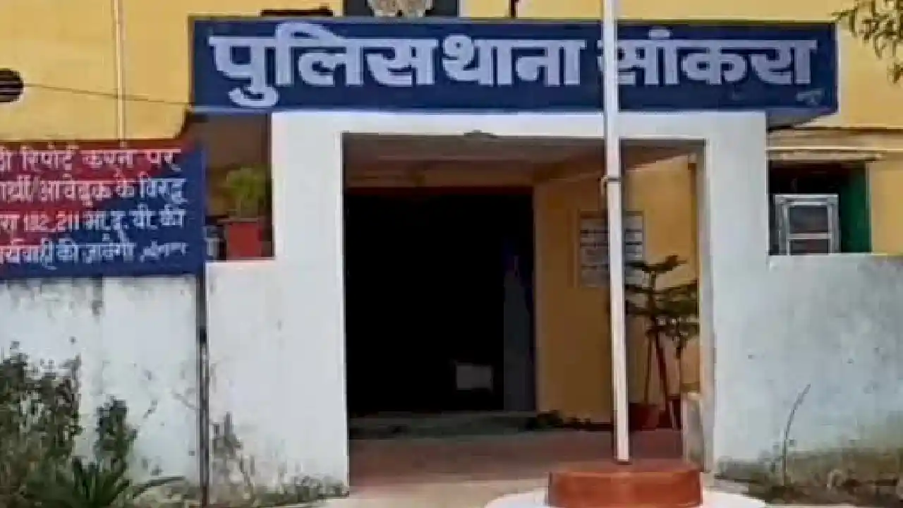 सांकरा : बेचने के लिए घर में रखा था गांजा, पुलिस ने दी दबिस - CG Sandesh