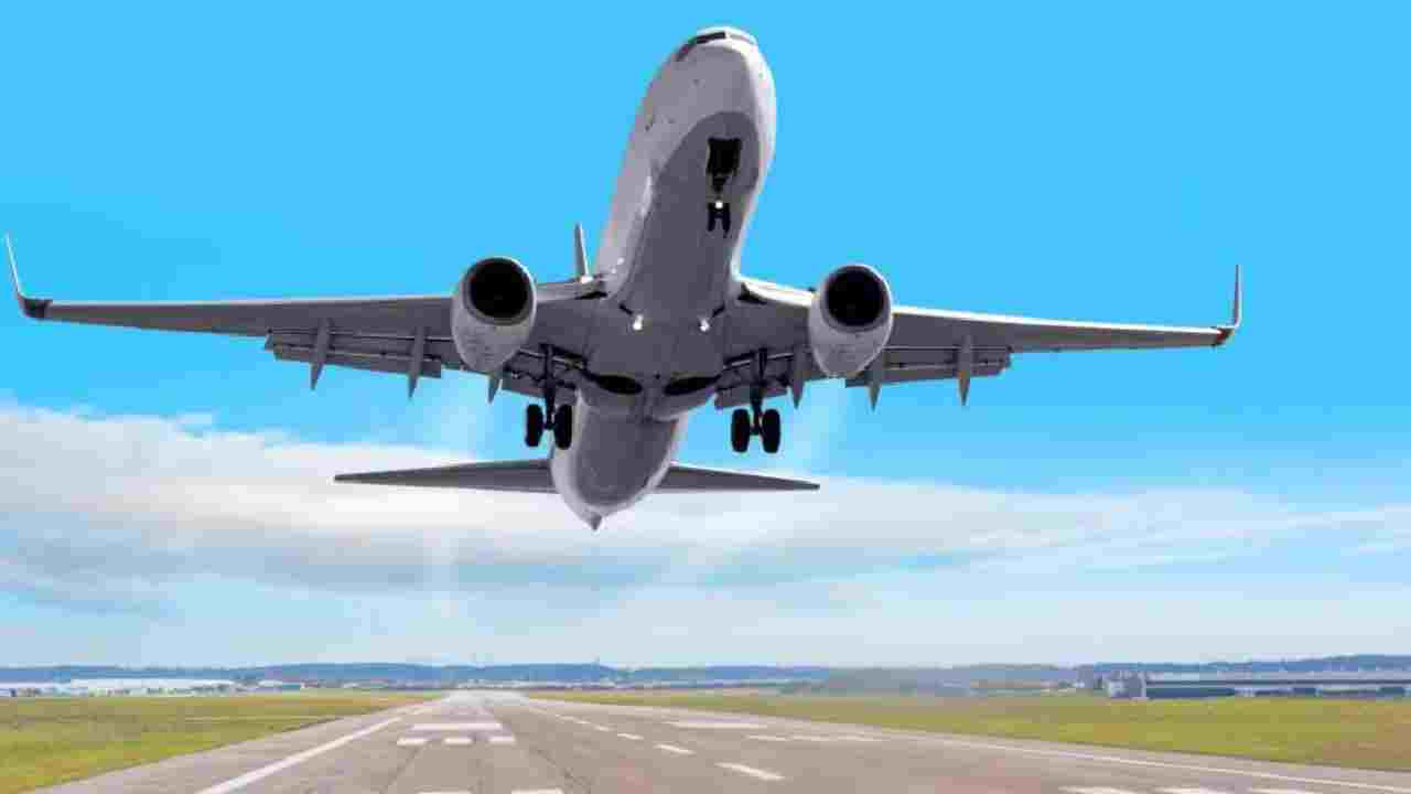 CG : एयरपोर्ट के एटीसी टावर पर गिरी बिजली, कई फ्लाइट्स डाइवर... - CG Sandesh
