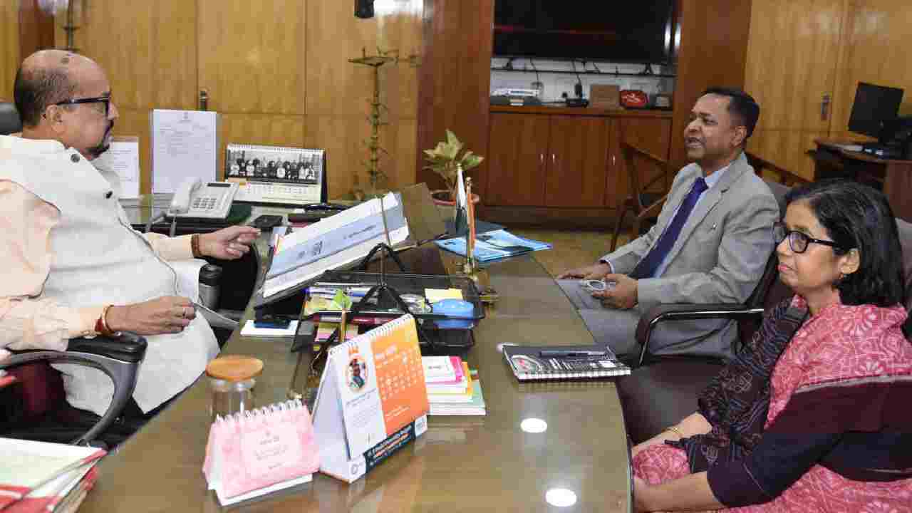 CG : किसानों को खेतों में डबरी निर्माण के लिए प्रोत्साहित कर... - CG Sandesh