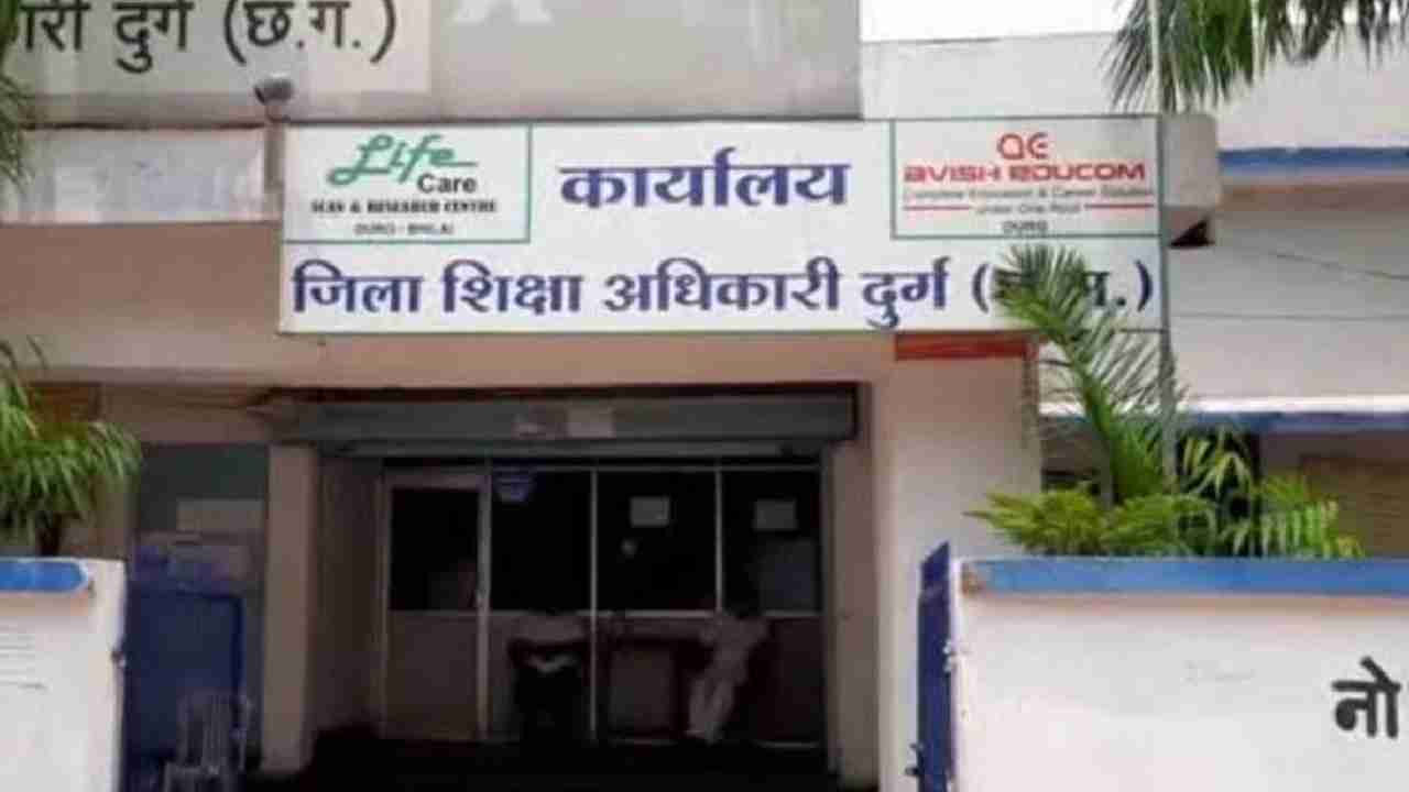 CG : हर्बल उत्पाद के प्रचार-प्रसार में संलग्न शिक्षिका निलंब... - CG Sandesh