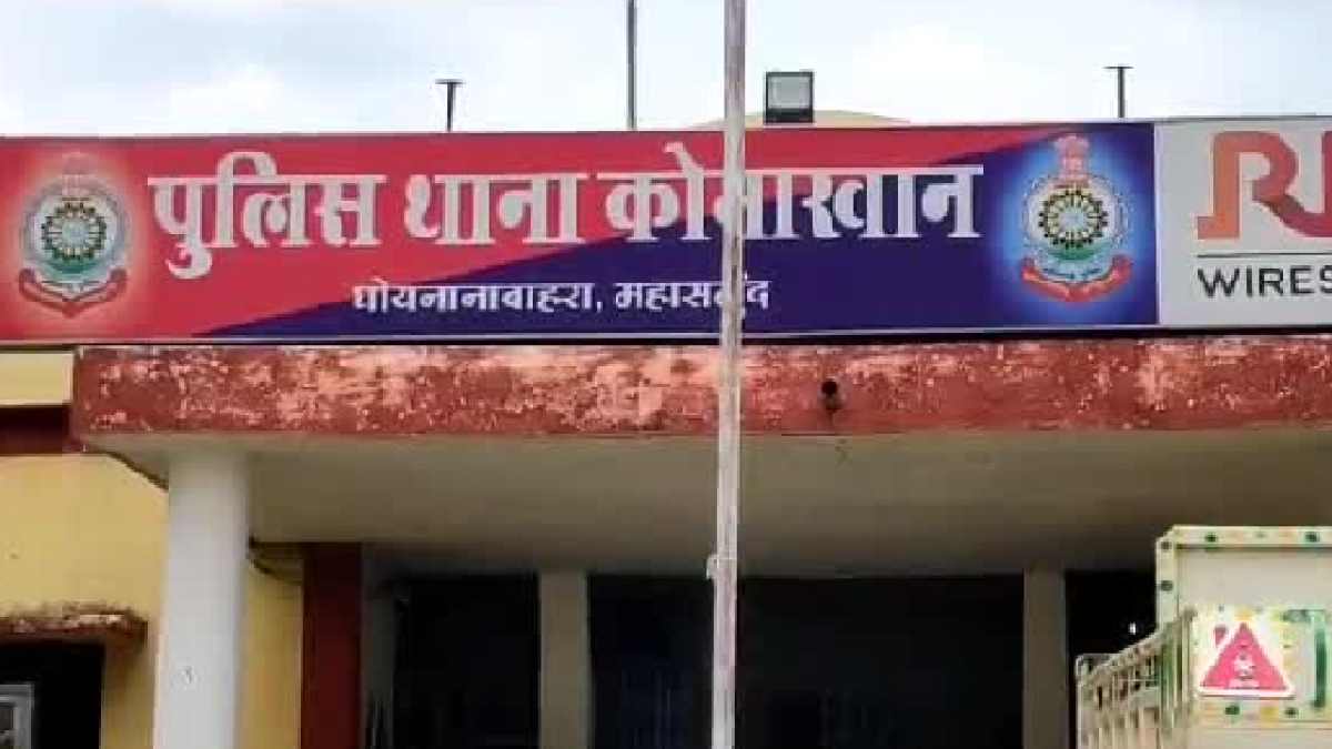 कोमाखान : स्कूटी में लाखों का गांजा ले जाते 2 युवक पुलिस की ... - CG Sandesh
