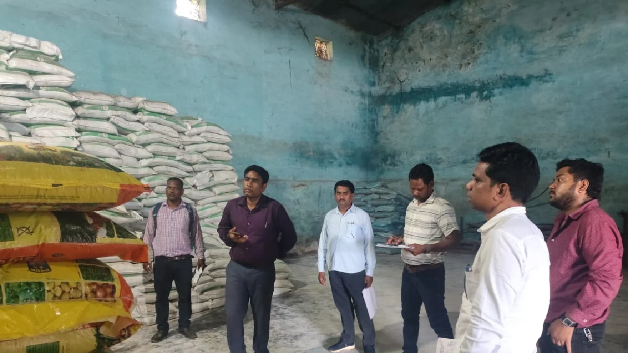 CG: खाद कालाबाजारी एवं अधिक मूल्य पर विक्रय करने वालों पर का... - CG Sandesh