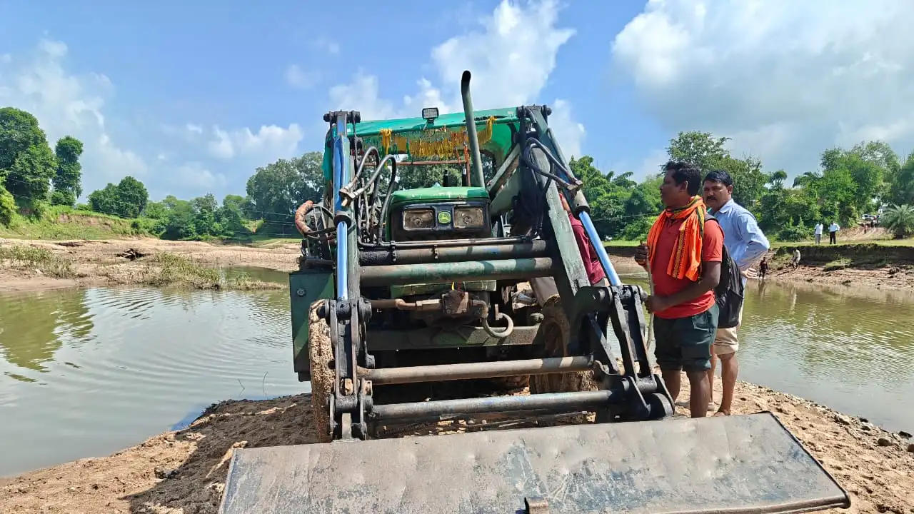 CG: वन विभाग की कार्यवाही: अवैध उत्खनन करते हुए डोजर (ट्रैक्... - CG Sandesh