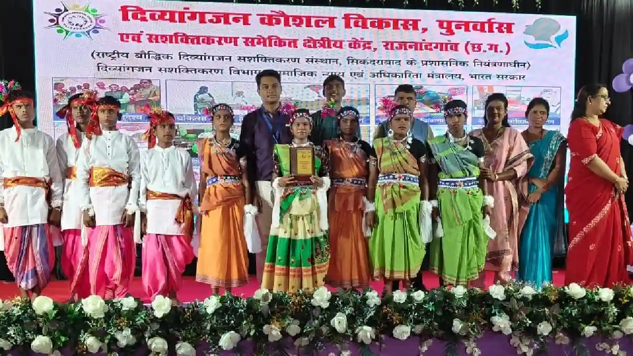 महासमुंद : दिव्यांगजनों ने अपने हुनर से लोगों का दिल जीता - CG Sandesh