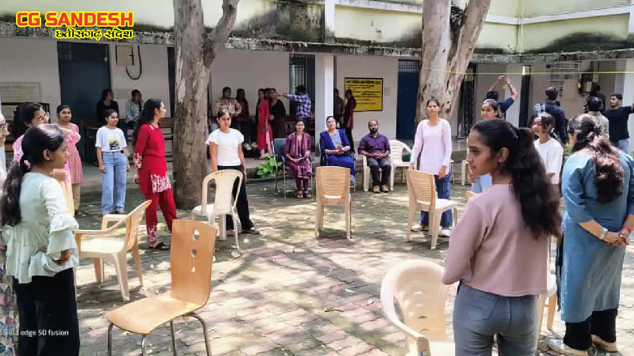 महासमुंद : स्वामी आत्मानंद महाविद्यालय में सेवा पखवाड़ा का आय... - CG Sandesh