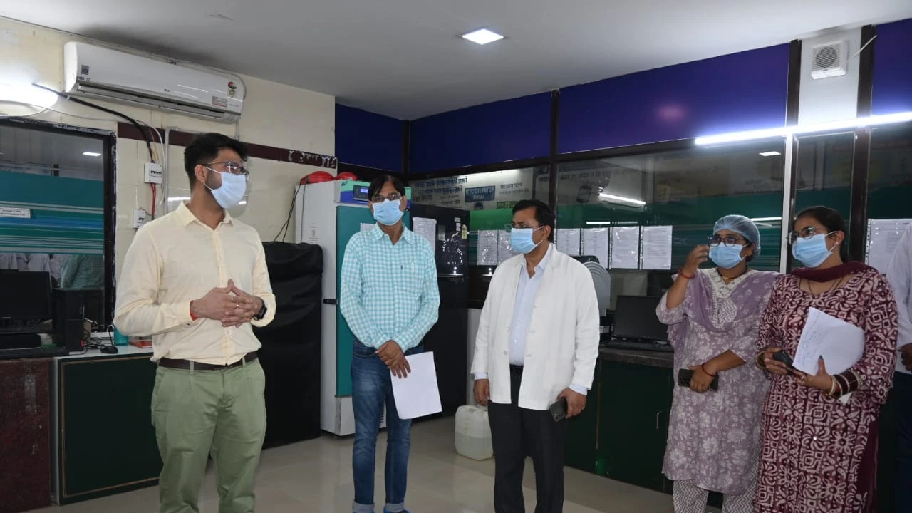 जिला अस्पताल बलौदाबाजार के इंटिग्रेटेड पब्लिक हेल्थ लैब की स... - CG Sandesh