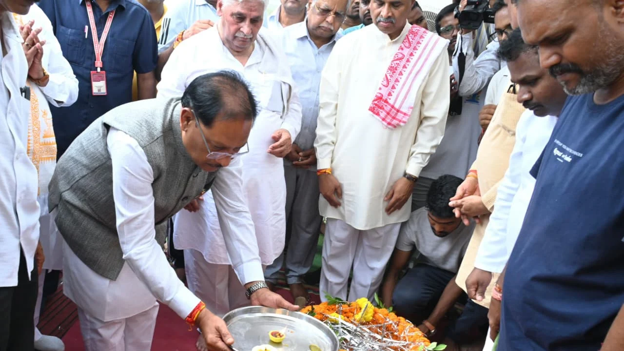  मुख्यमंत्री साय ने पूर्व प्रांत प्रचारक श्रद्धेय शांताराम ज... - CG Sandesh