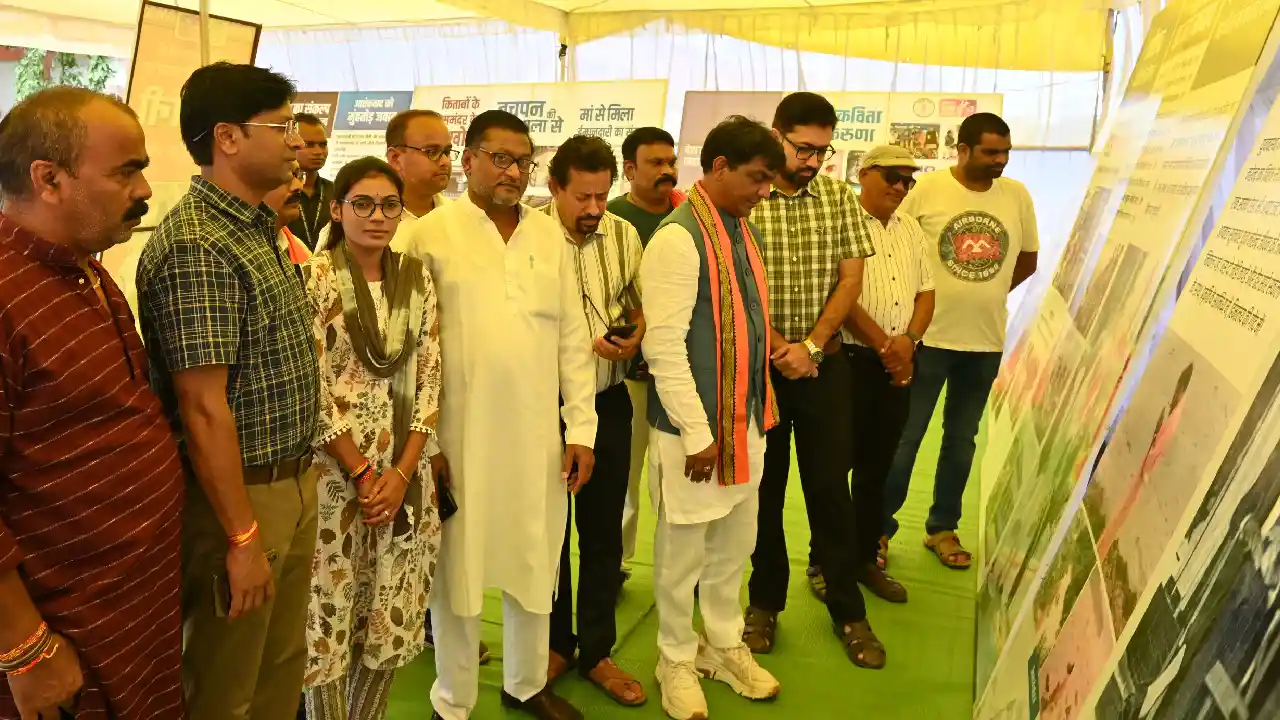 महासमुंद : कलेक्ट्रेट परिसर में छायाचित्र प्रदर्शनी का आयोजन... - CG Sandesh
