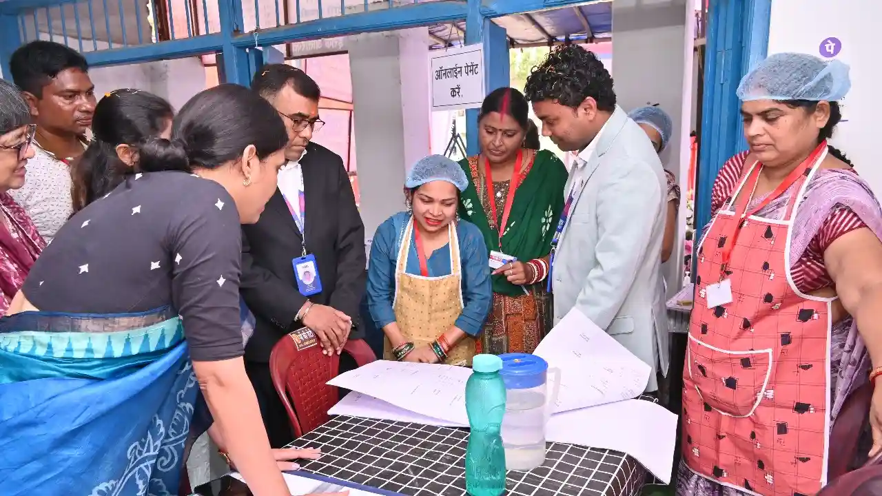 महासमुंद : एसबीआई फाउंडेशन के अधिकारियों ने किया ‘मां की रोट... - CG Sandesh