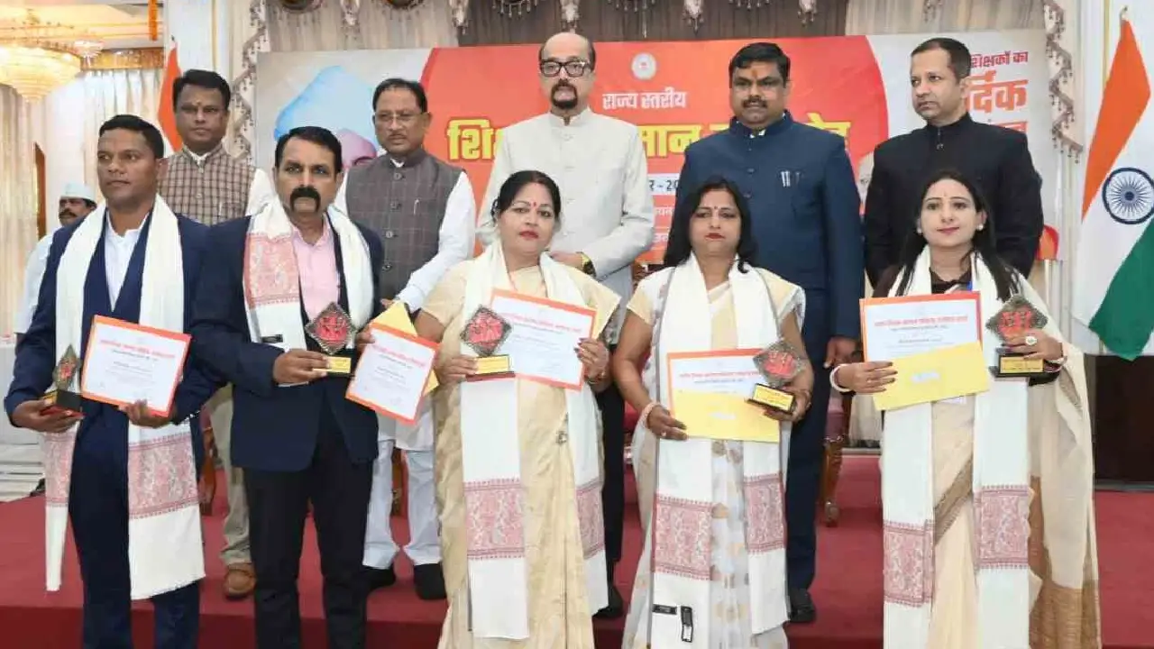 CG : राजभवन में 64 उत्कृष्ट शिक्षकों का हुआ राज्य स्तरीय सम्... - CG Sandesh