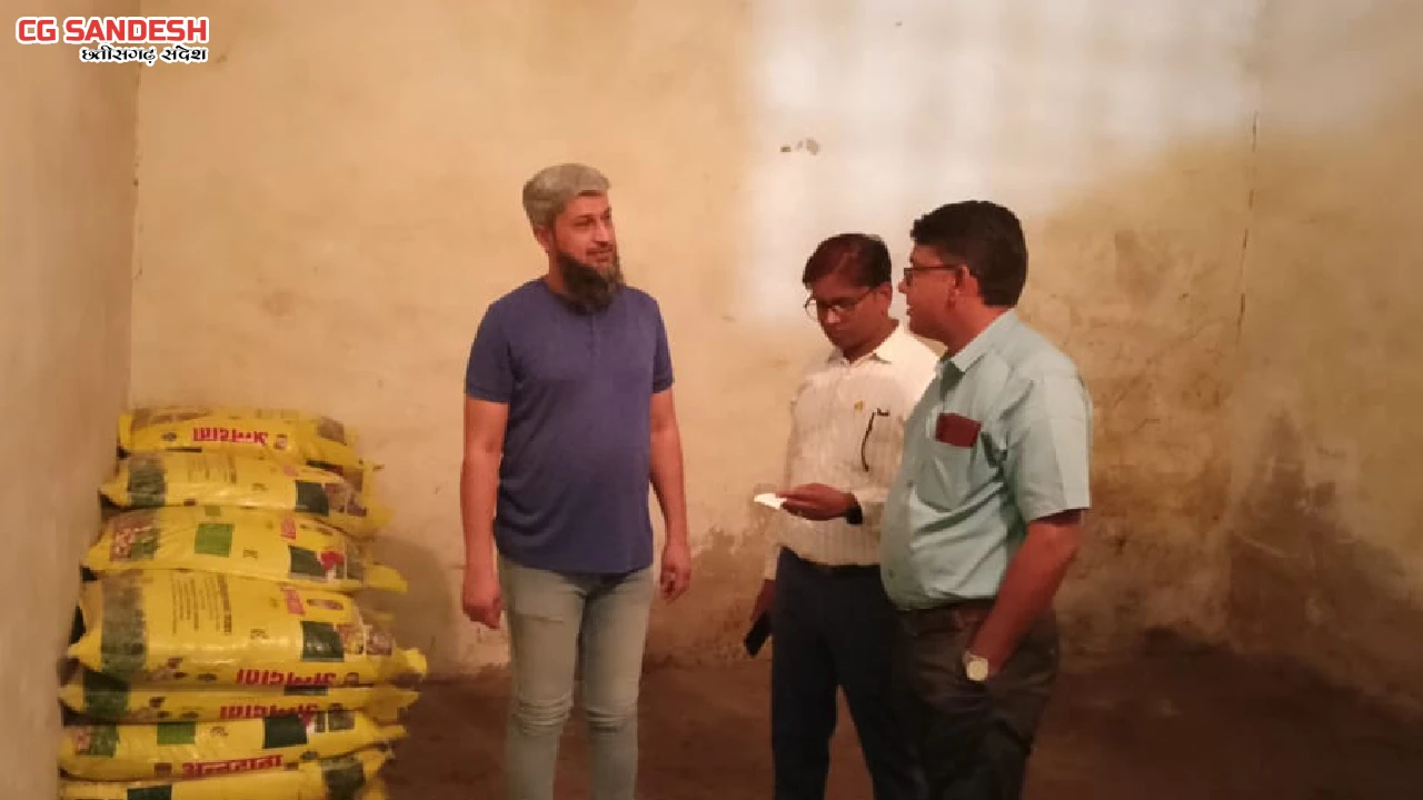 महासमुंद : बसना-पिथौरा उर्वरक दुकानों का औचक निरीक्षण - CG Sandesh