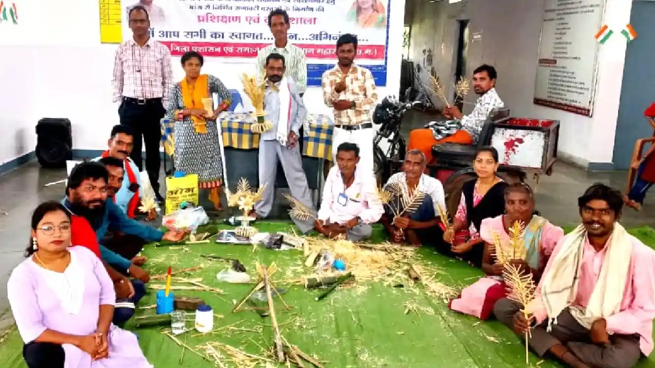 महासमुंद : जिले में दिव्यांगों के लिए 5 दिवसीय बांस कला प्रश... - CG Sandesh