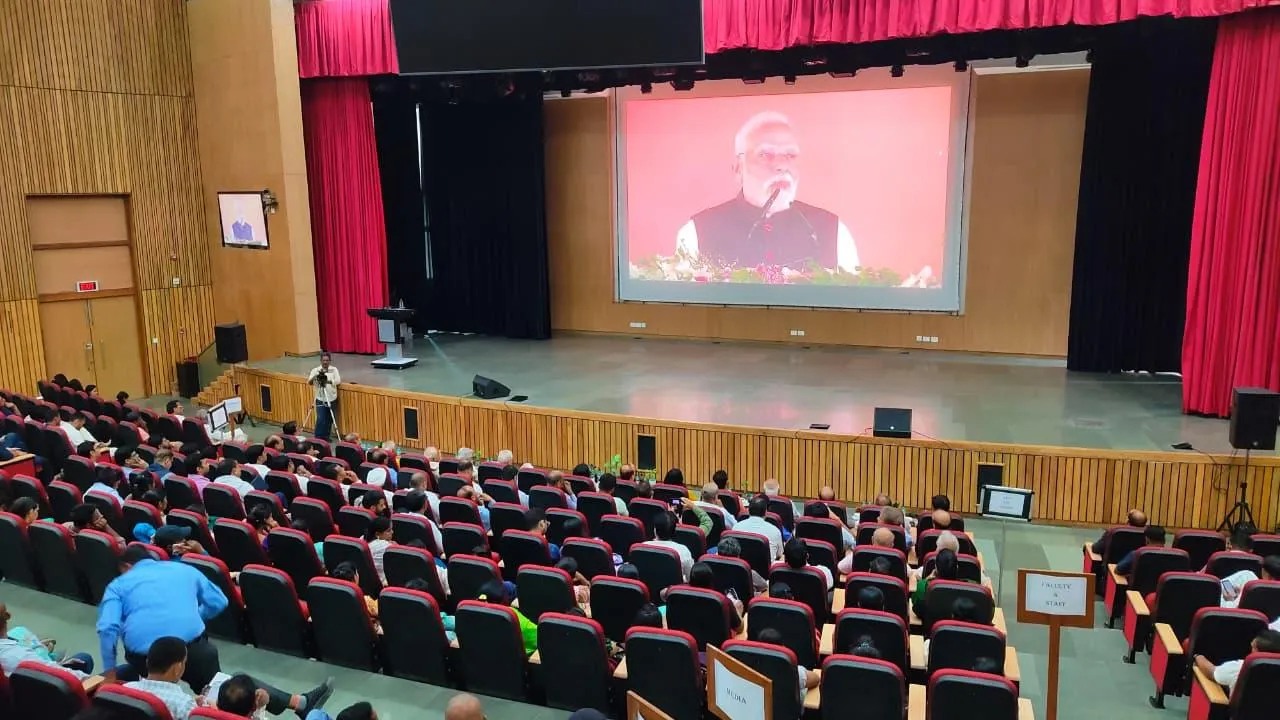 प्रधानमंत्री  नरेन्द्र मोदी ने किया आईआईटी भिलाई फेस-2 परियो... - CG Sandesh