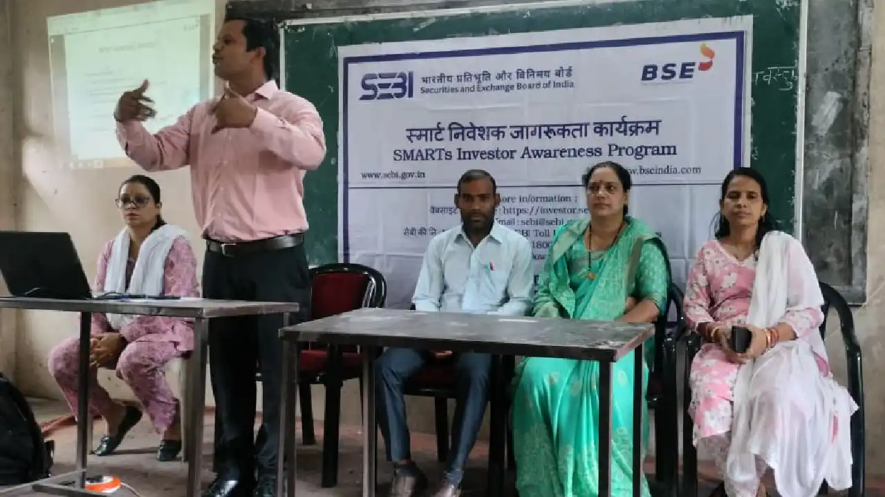 पी डी कॉलेज में स्मार्ट निवेशक जागरूकता कार्यक्रम में सिखाए ... - CG Sandesh