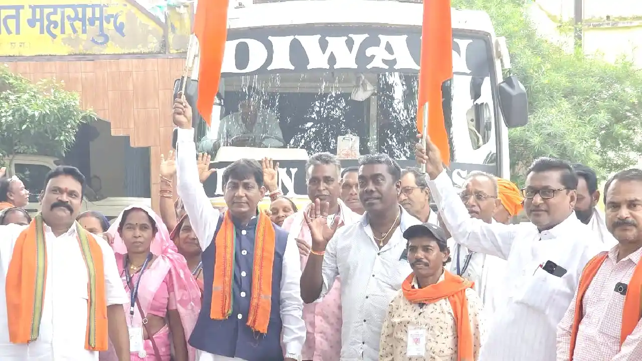 महासमुंद : श्री रामलला दर्शन के लिए अयोध्या धाम रवाना हुए ती... - CG Sandesh