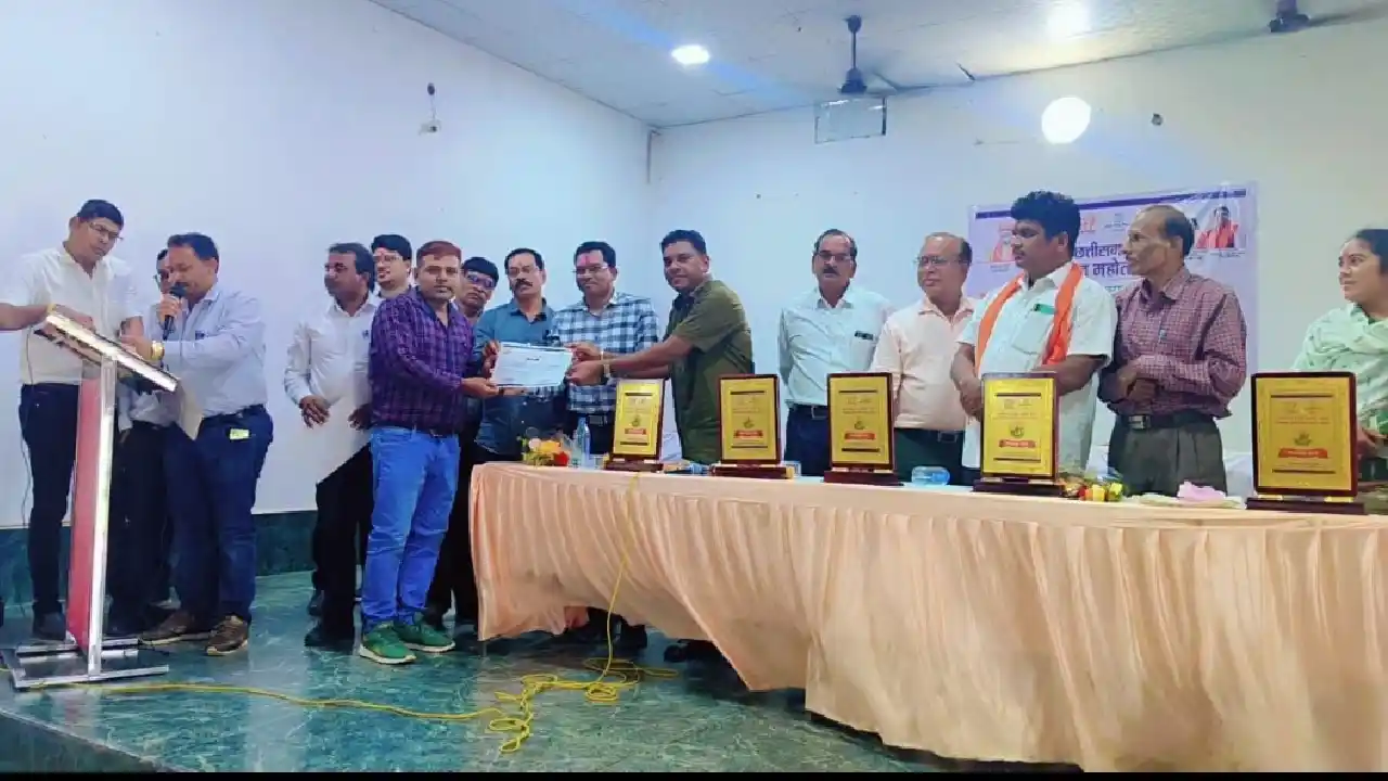 सरायपाली : अमित कुमार उइके को मिला विकासखंड स्तरीय उत्कृष्ट ... - CG Sandesh