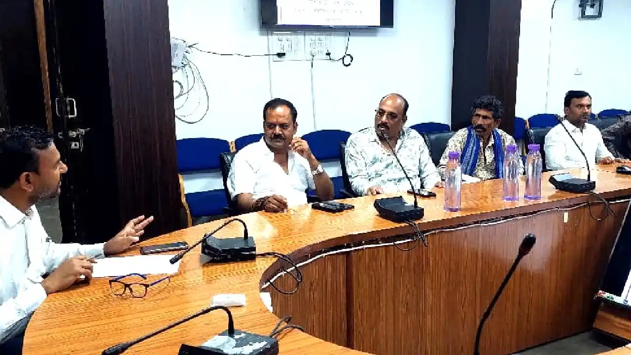 महासमुंद : बूथ लेवल एजेंट की नियुक्ति हेतु राजनीतिक दलों के ... - CG Sandesh