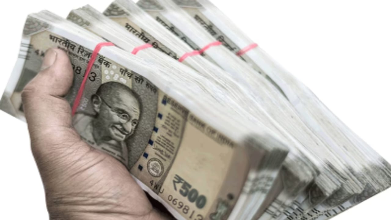 घर में कितना कैश रखना सही है? जानिए इनकम टैक्स के नियम - CG Sandesh