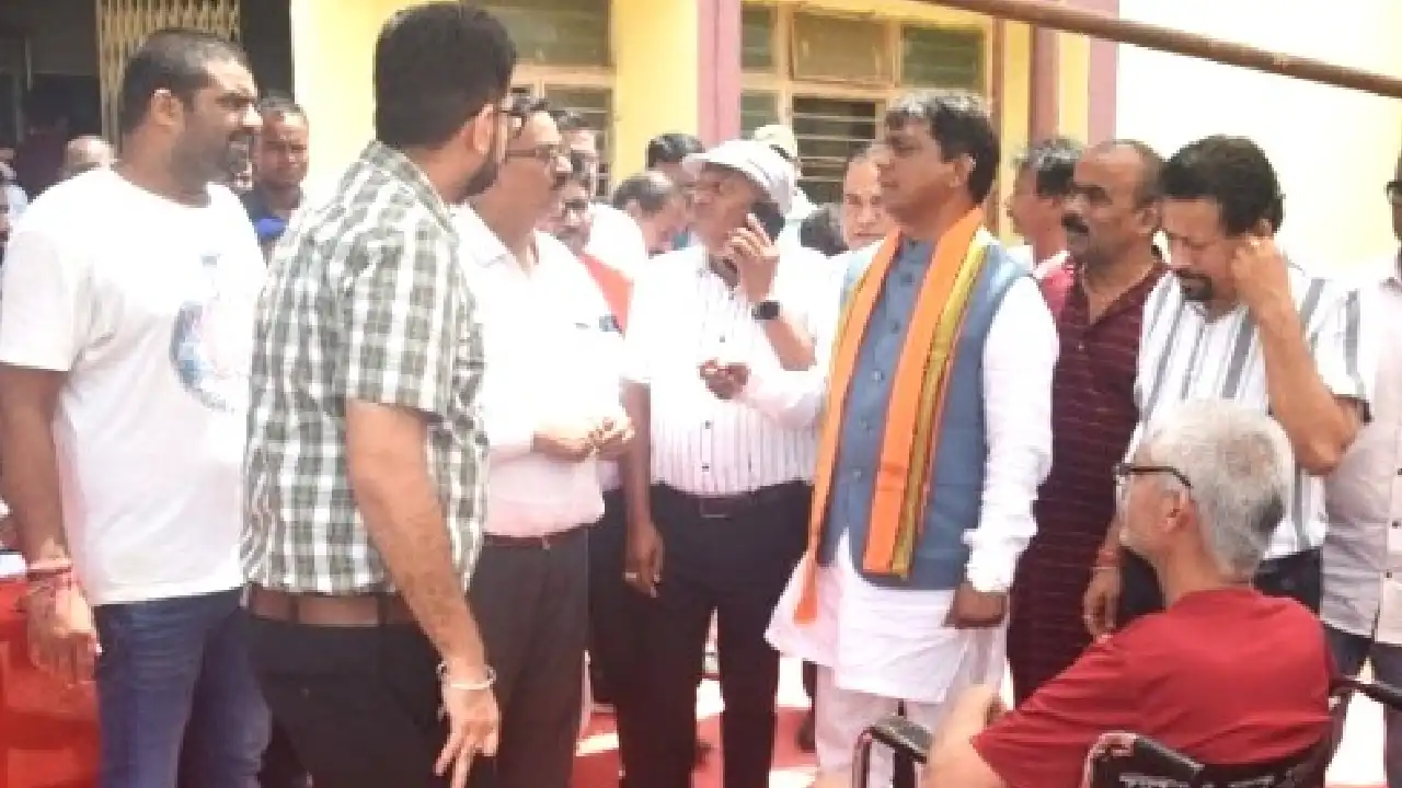 महासमुंद : अश्विनी कुमार को मिला मोटराइज्ड ट्रायसायकल - CG Sandesh