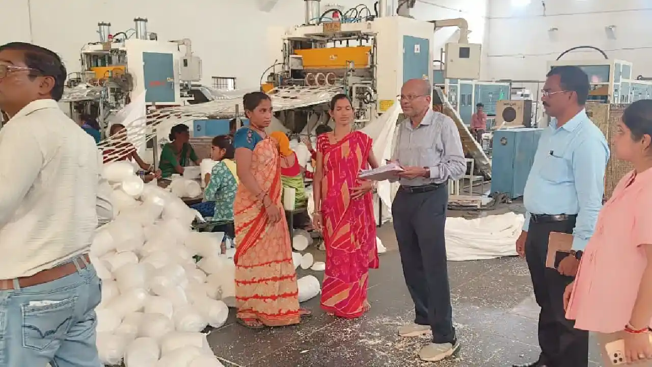 महासमुंद : औद्योगिक इकाइयों की जांच, अनियमितताओं पर नोटिस जा... - CG Sandesh