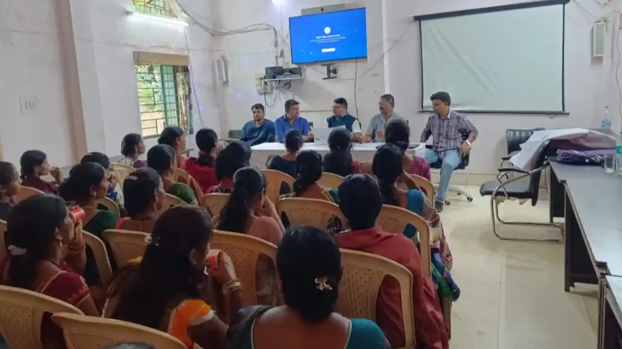 कसडोल : दीदी के गोठ को सुना गया जनपद पंचायत के सभागार में - CG Sandesh