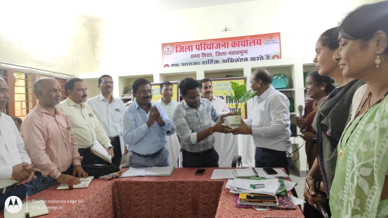 महासमुंद : शाला त्यागी बच्चों का सर्वे कर निरंतर पालक से सम्... - CG Sandesh