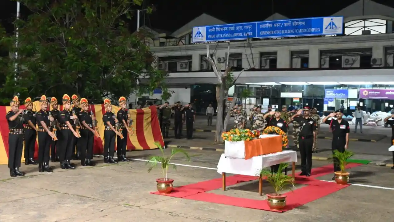CG : उग्रवादियों से मुठभेड़ में शहीद जवान का राजकीय सम्मान के... - CG Sandesh