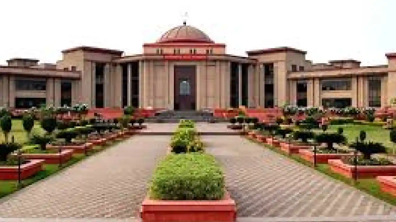 CG : बर्खास्त बीएड डिग्रीधारी शिक्षकों को राहत, समायोजन के ख... - CG Sandesh