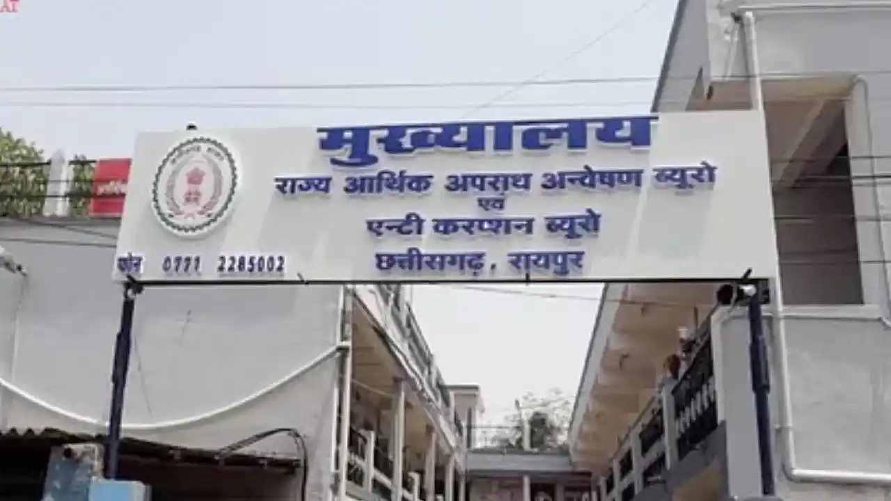 CG : शराब घोटाला मामले में ईओडब्ल्यू ने छत्तीसगढ़ में चलाया त... - CG Sandesh