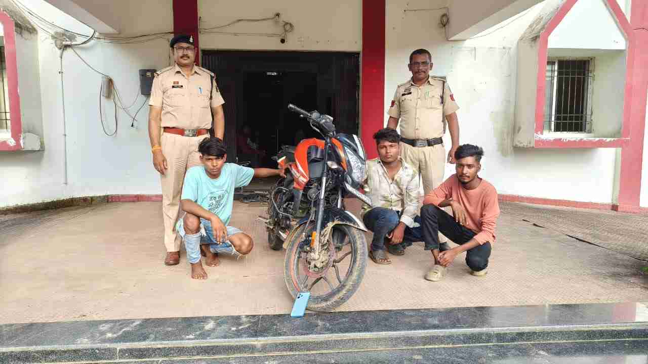 बसना : मारपीट कर लूटपाट करने वाले एक नाबालिग सहित 4 गिरफ्तार - CG Sandesh