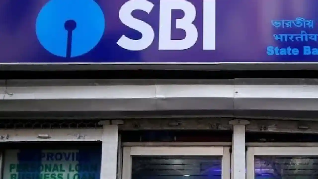 बागबाहरा : SBI के ग्राहक सेवक केंद्र से सामानों की चोरी - CG Sandesh