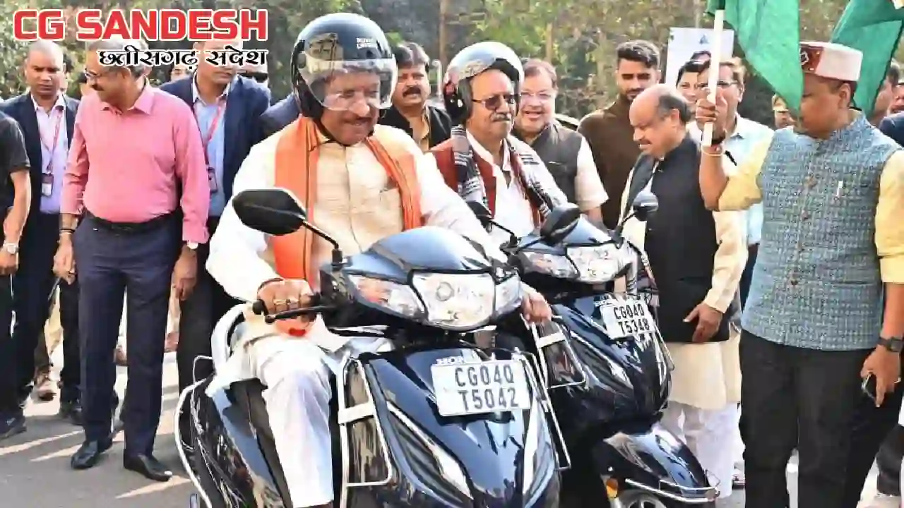 CG : मुख्यमंत्री ने सड़क सुरक्षा का संदेश देते हुए हेलमेट पह... - CG Sandesh