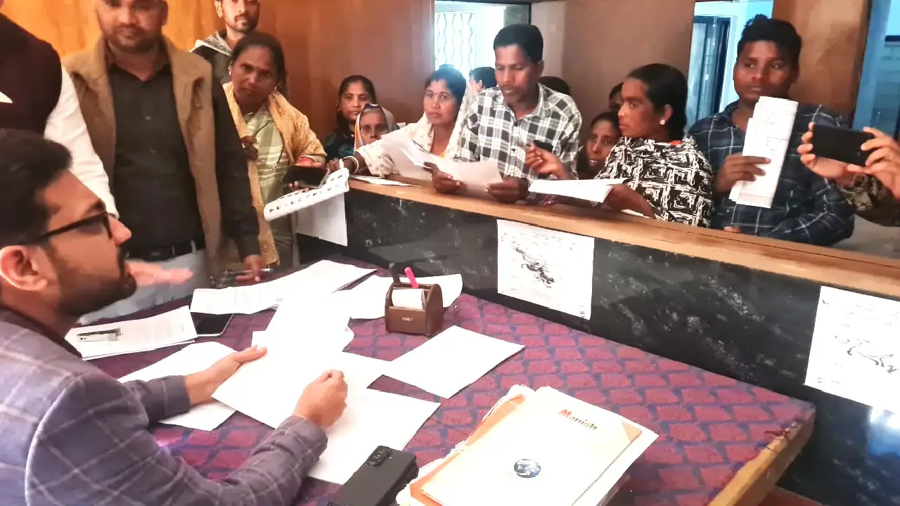 सरायपाली : कलेक्टर विनय कुमार लंगेह शामिल हुए सुनवाई में - CG Sandesh