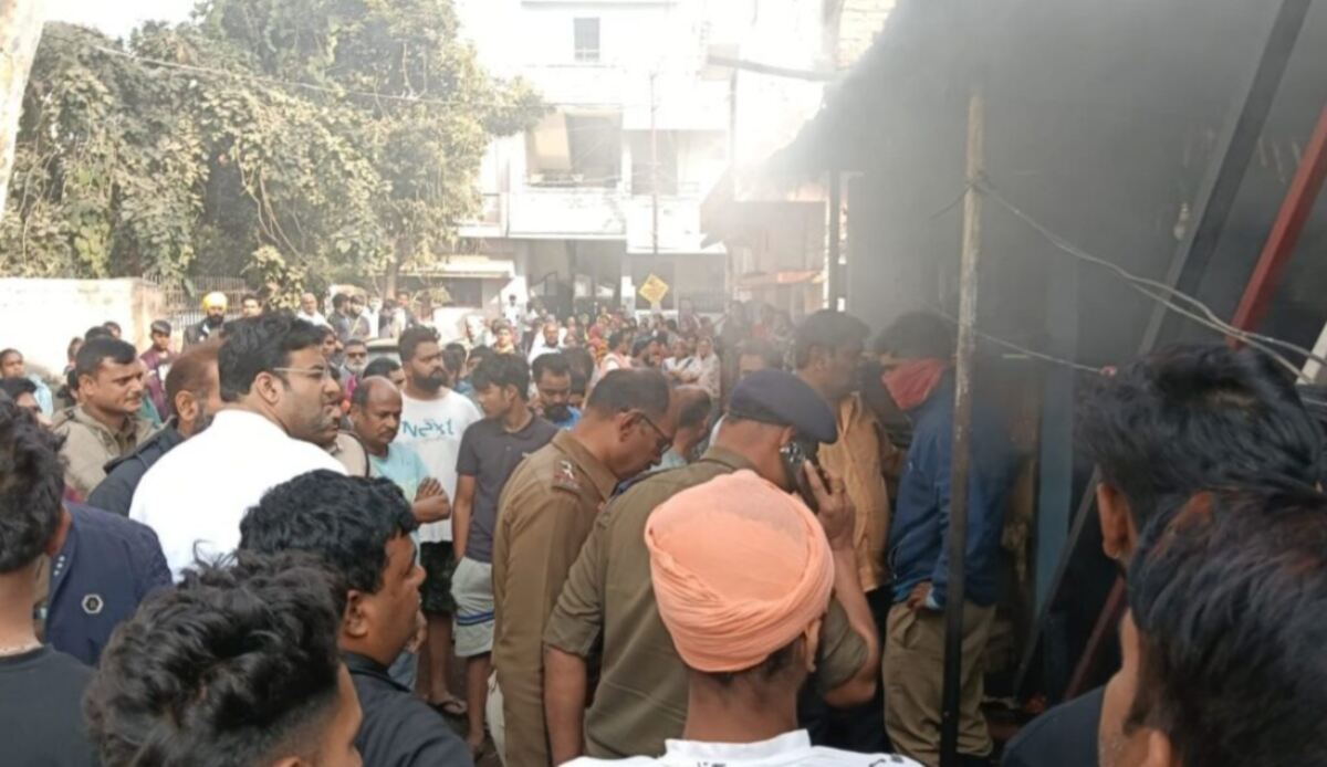 CG : ताला लगाकर बेटा गया था बाहर, घर में जिंदा जलने से बुजुर... - CG Sandesh