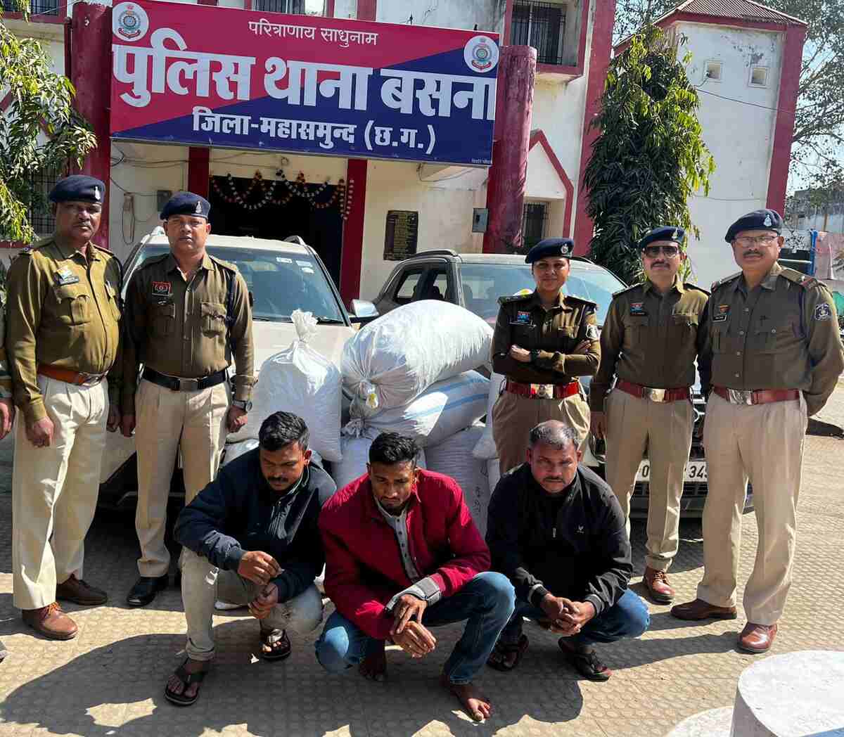 महासमुंद : पुलिस ने चेकिंग के दौरान दो कार से पकड़ा 75 लाख का... - CG Sandesh