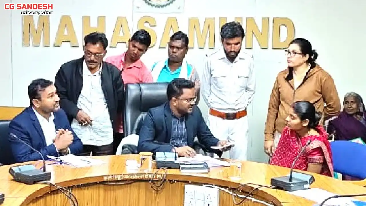 महासमुंद : सीईओ हेमंत नंदनवार ने जन चौपाल में सुनी लोगों की ... - CG Sandesh