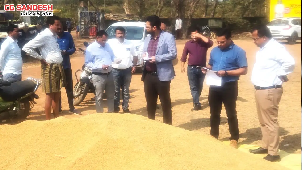 महासमुंद : कलेक्टर विनय कुमार लंगेह ने धान खरीदी केंद्र किशन... - CG Sandesh