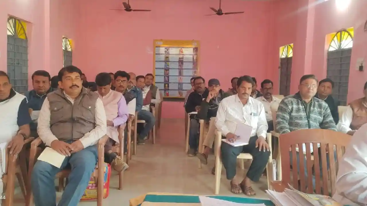 सरायपाली : बी आर सी सी कार्यालय में विभागीय समीक्षा बैठक आयो... - CG Sandesh
