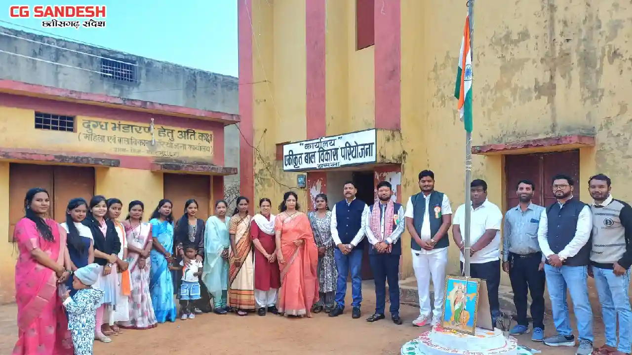 बसना : सभापति बनने के बाद पहली बार प्रकाश सिन्हा ने फहराया त... - CG Sandesh