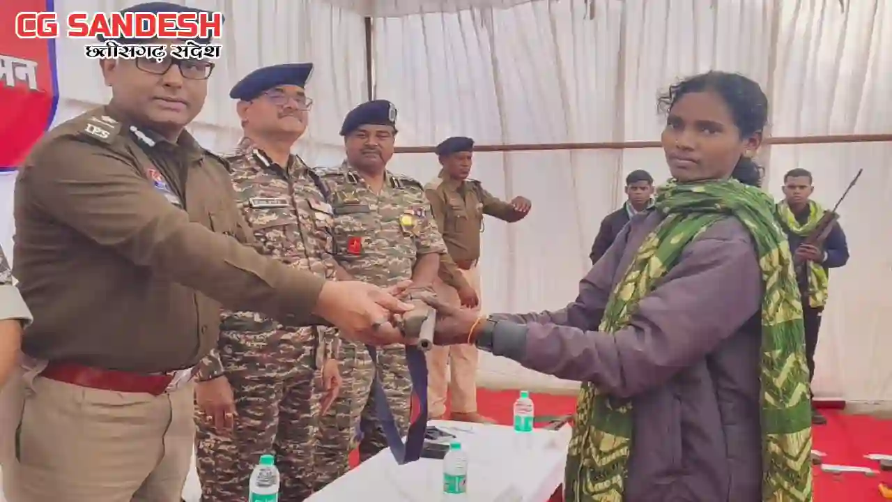 CG : 47 लाख रुपये के इनामी 9 हार्डकोर माओवादियों ने किया आत्... - CG Sandesh