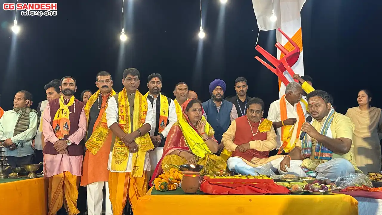 महासमुंद : महानदी आरती में श्रद्धा, भक्ति और आस्था का अद्भुत... - CG Sandesh