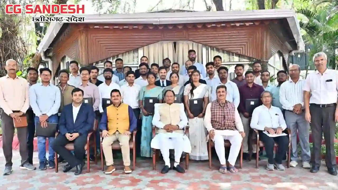 मुख्यमंत्री ने नव चयनित खनि निरीक्षकों को प्रदान किया नियुक्ति पत्र