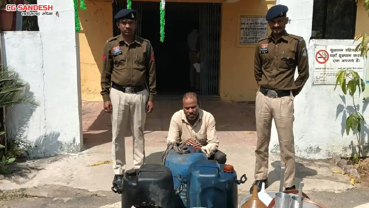 सांकरा : घर में अवैध रूप से रखे 200 लीटर डीजल को पुलिस ने कि... - CG Sandesh