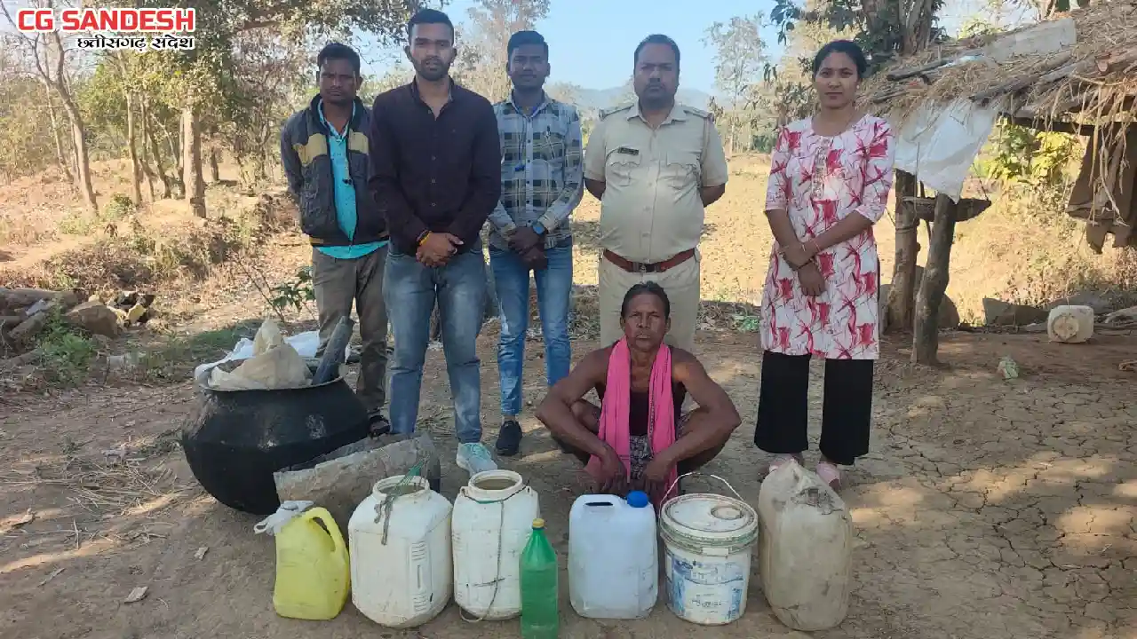 पिथौरा में अवैध महुआ शराब के खिलाफ कार्रवाई, 76 लीटर मदिरा ज... - CG Sandesh