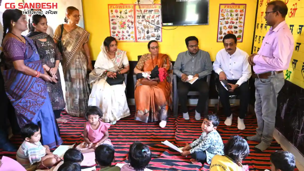 पिथौरा : नीति आयोग की महानिदेशक निधि छिब्बर ने आंगनवाड़ी केन्... - CG Sandesh