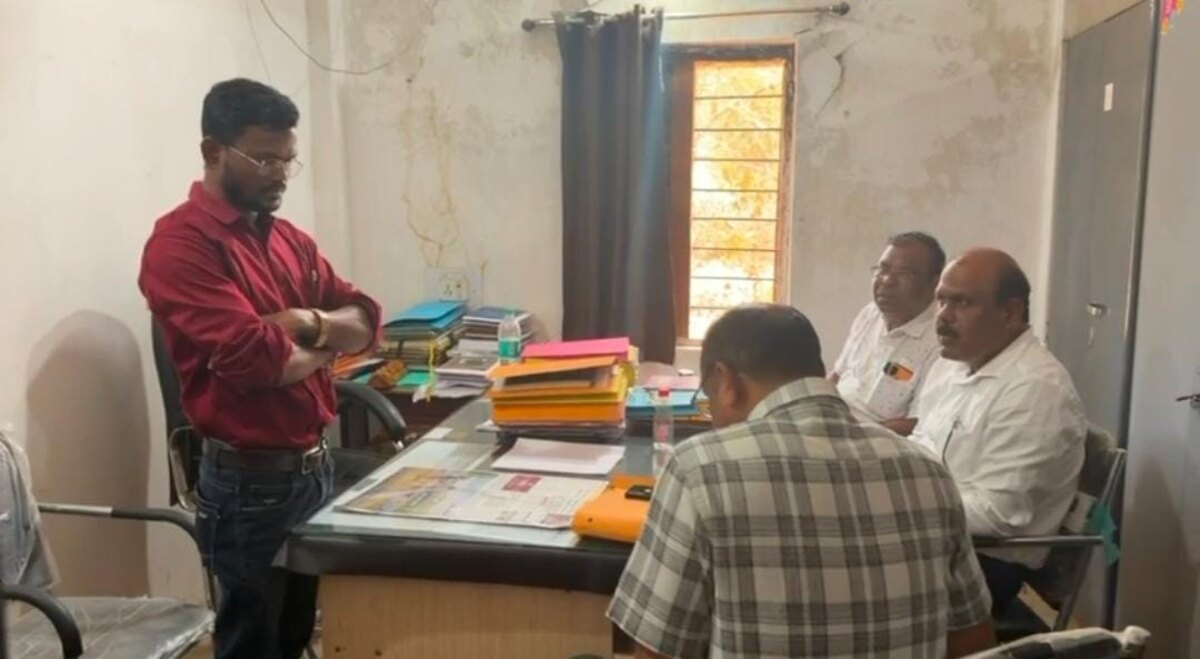  CG : BEO कार्यालय में 40 हजार की रिश्वत लेते बाबू रंगे हाथ ... - CG Sandesh