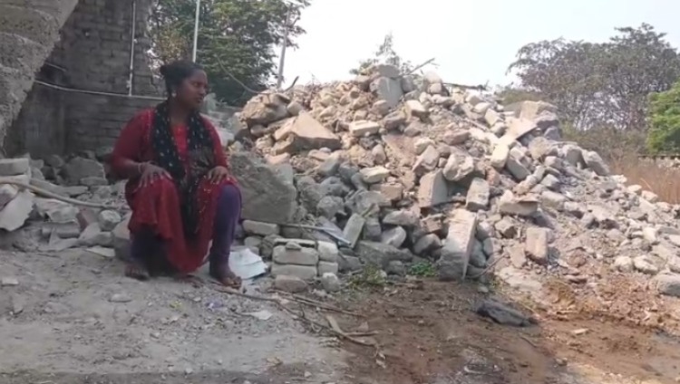 CG : प्रशासन ने तोड़ा मकान, तो सदमे में चले गई महिला की जान  - CG Sandesh
